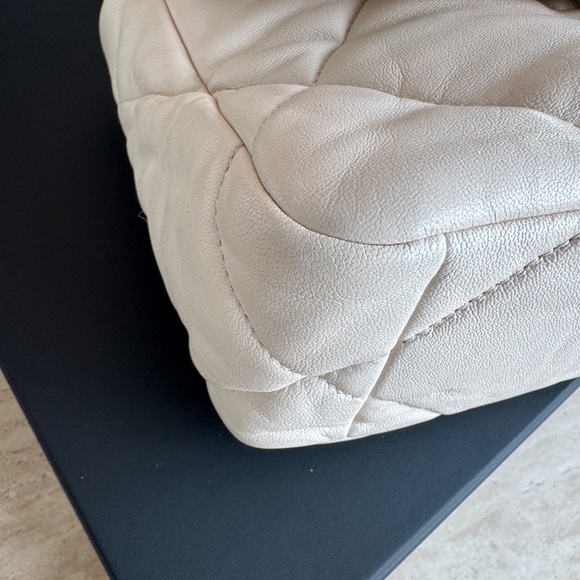 Chanel Medium 19 Flap Bag - Picture 4 of 11